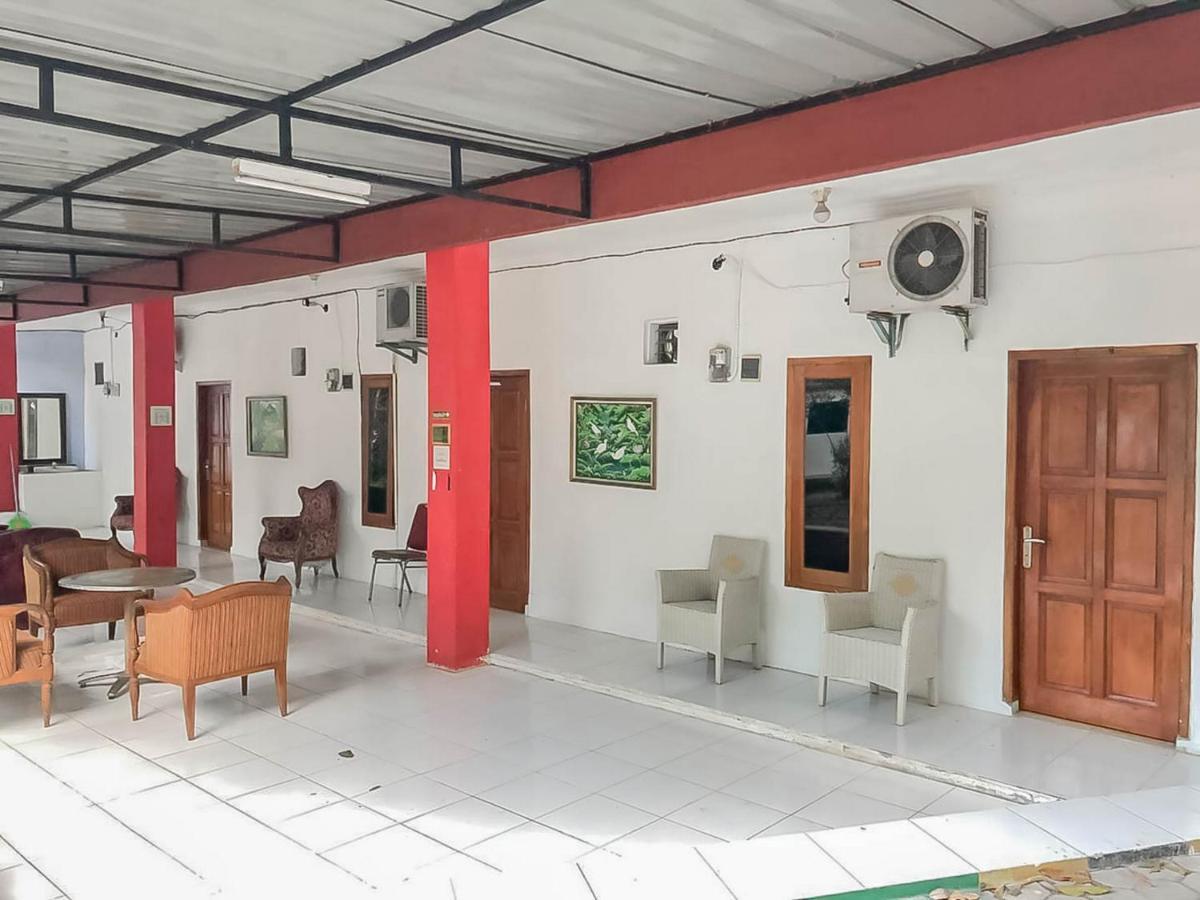 Rumah Panggung Guest House Syariah Mitra Reddoorz Cirebon Exterior photo